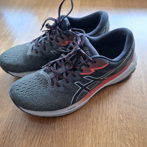 Asics αθλητικά παπούτσια μεταχειρισμένα, μέγεθος 44, μοντέλο GT-1000