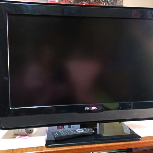Philips 32-inch TV used with DVD