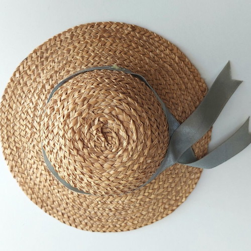 Straw hat for dolls used, miniature with gray satin ribbon