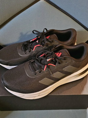 Adidas Galaxy 7 athletic shoes worn once, size 45, black