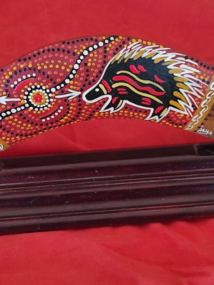 Boomerang genuine from Australia 33cm hand-painted with special stand new