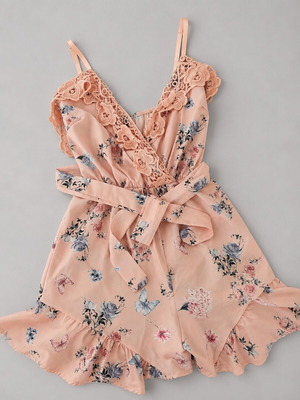 Floral Short Jumpsuit like new, pink, adjustable waist tie