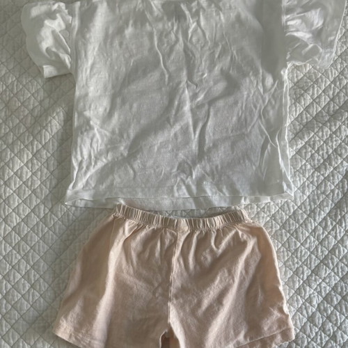 Girls' Benetton Santoro Pajama like new, size 3-4