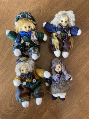 Σετ από τέσσερα πορσελάνινα κουκλάκια παλιάτσοι σαν καινούργια