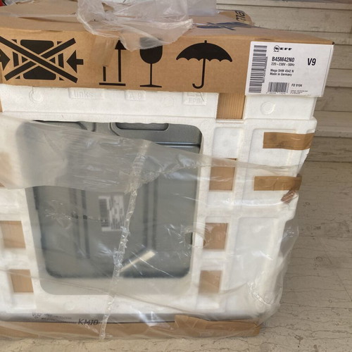 Neff B45M42N0 built-in oven