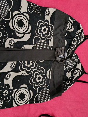 Viva tank top size M like new, black and white