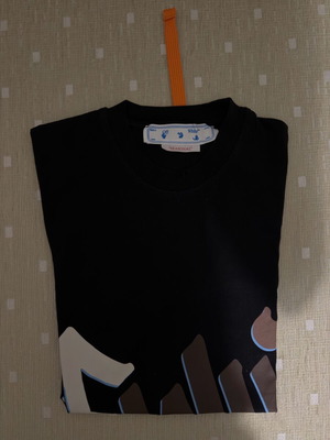 Off-White T-Shirt like new, size L, black