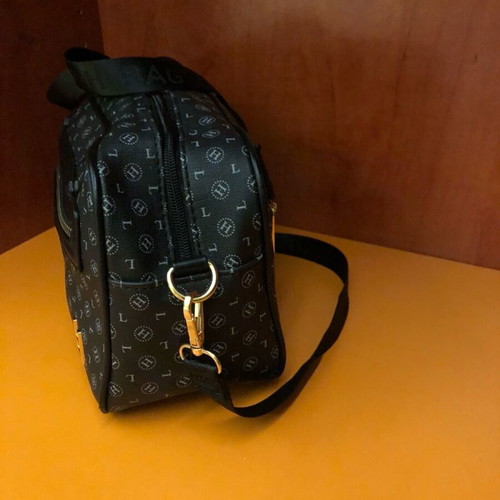 Shoulder bag like new with multiple pockets and logo