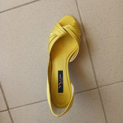 Vintage yellow satin pumps size 40