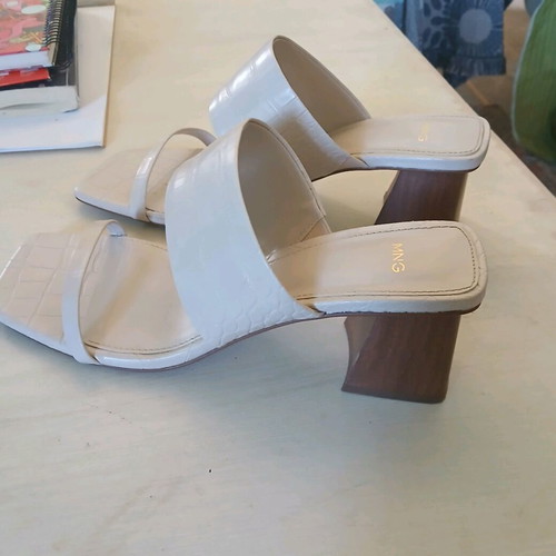 Mango wide heel sandals size 40 like new, beige