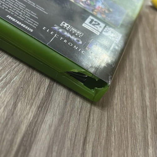 Aliens vs Predators Extinction used, small box damage