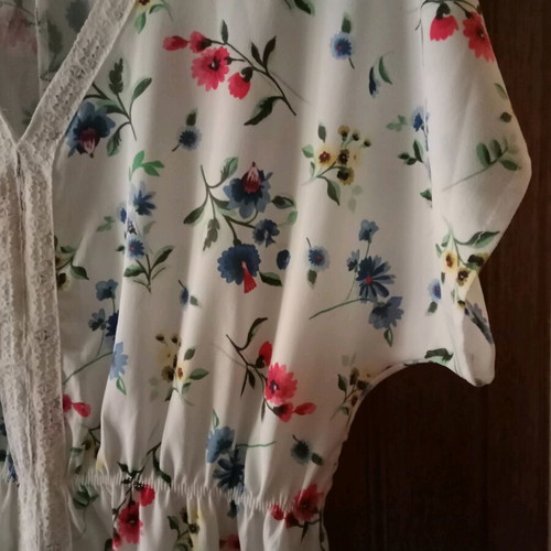 Summer dress like new, floral print with lace and front slit