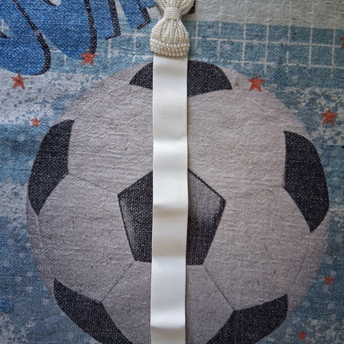 Elastic belt with decorative pearl bow like new, white