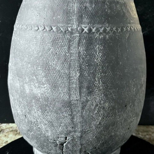 Ceramic vase used with geometric lattice design, gray-white