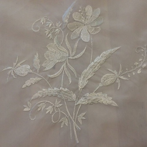 Set of 4 white transparent table linens with machine embroidery and lace new