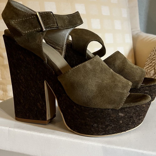 A.L.E. women's leather platform sandals like new, size 38