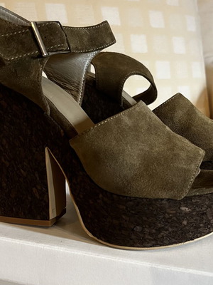 A.L.E. women's leather platform sandals like new, size 38