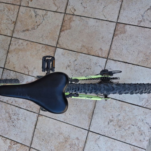 Mountain bike used, green, suitable for riders up to 13 years old