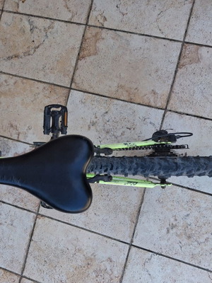 Mountain bike used, green, suitable for riders up to 13 years old