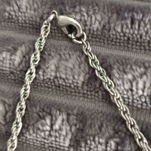 Benetton necklace like new, green