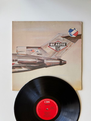 Beastie Boys License to Ill винилов албум използван