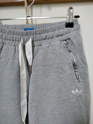 Adidas παντελόνι φόρμας καινούργιο, γκρι, μέγεθος XS