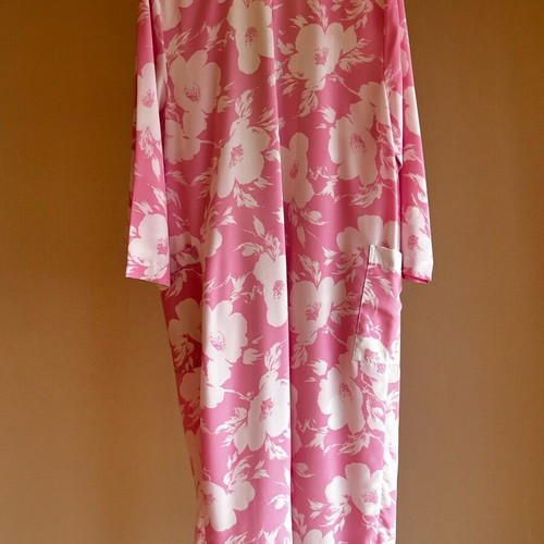 Non-iron tunic like new, white and pink, size L