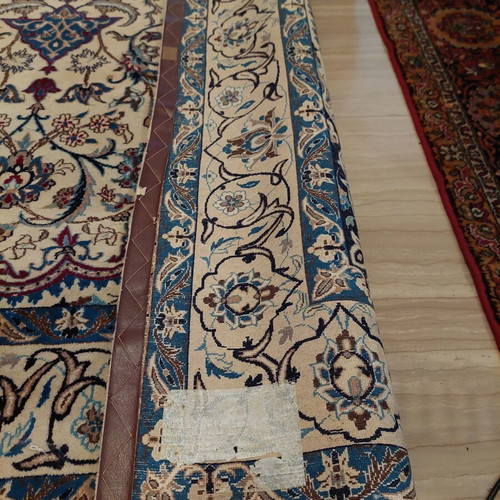Persian rug like new, 165 cm x 260 cm, handcrafted floral design