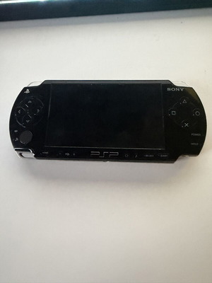 Sony PlayStation Portable PSP 2004 used with 4GB SD and game