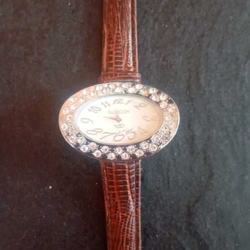 Women's watch like new, missing one strass, needs battery