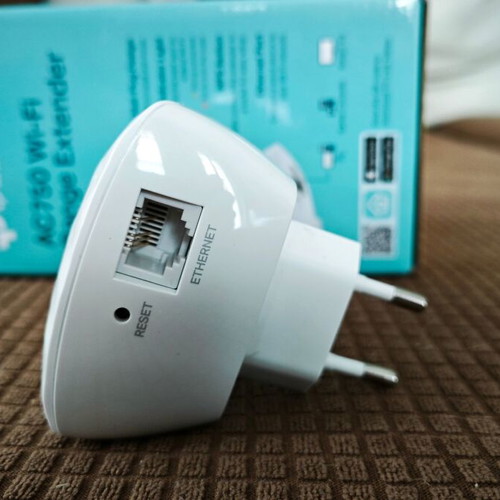 TP-Link RE200 AC750 Wi-Fi Range Extender like new, dual band
