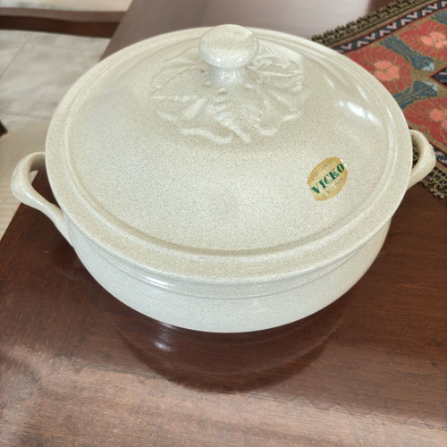 Vicko ceramic casserole like new 24 cm