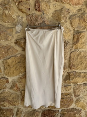 Zara midi satin skirt in off-white, like new, size XL