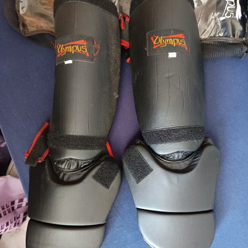 Olympus kickboxing shin guards size XL, slightly used