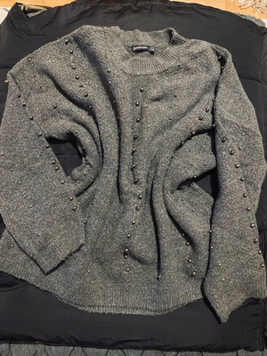 Stradivarius oversized sweater with embroidered silver pearls like new, gray
