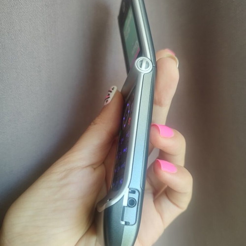 Motorola W377 mobile phone, gray