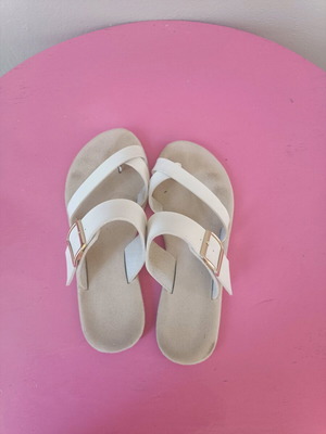 Women's flat sandals