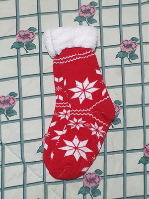 Red knitted slipper socks with white stars and fur lining