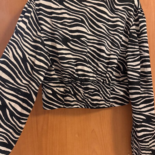 Terranova crop satin blouse with unique sleeves like new, black and white