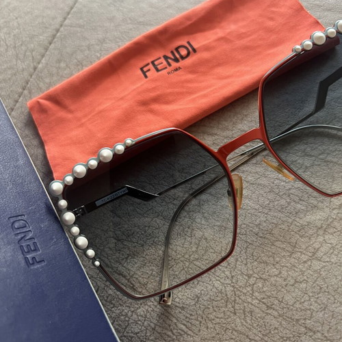 Fendi sunglasses new, silver color