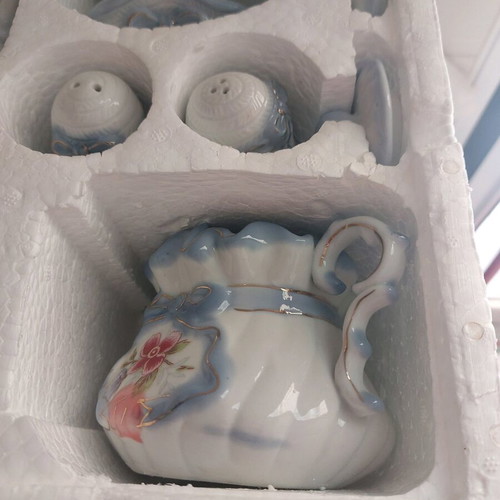 Hand-painted faience breakfast set new, 6 pieces