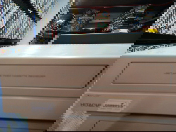 Hitachi видео VHS или видеорекордер