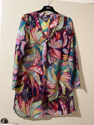 Caftan with transparency and sequins in V neckline like new, multicolor