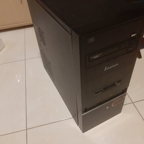 Computer case used with Card Reader, DVD RW and accessories