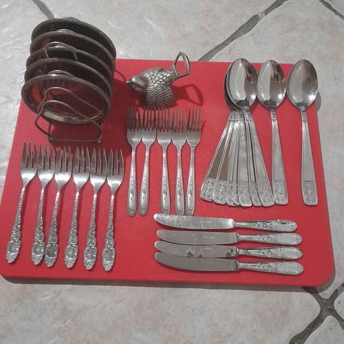 Cutlery set 24 pieces like new with coasters and opener