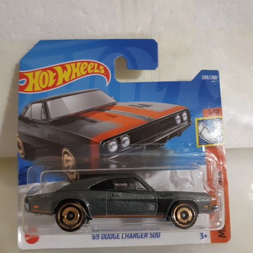 Hot Wheels Dodge Charger 500 1969 and Brazilian 1974 toy cars, pack of 2