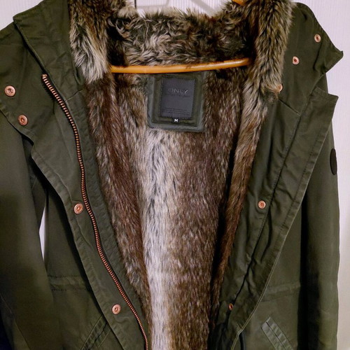 Only women's parka like new, khaki color, size M