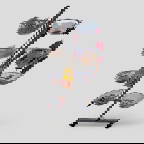 Метален подов стелаж за продукти употребяван с колелца