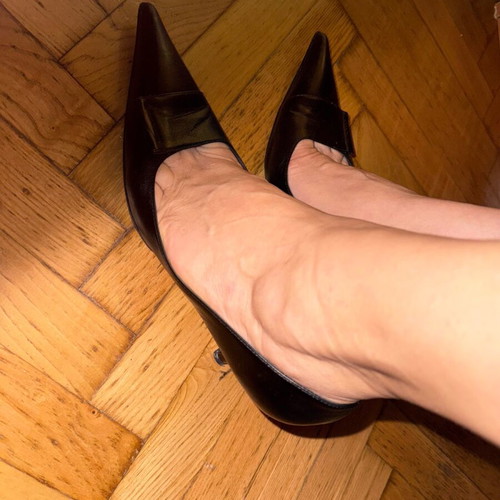 Haralas pumps like new, leather with low heel size 39, black
