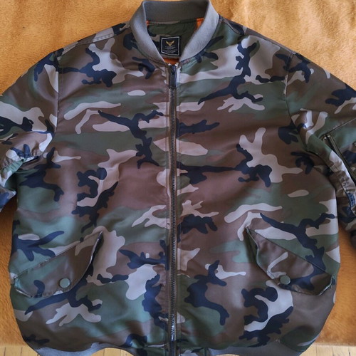 Bomber jacket like new, black and green, size XL